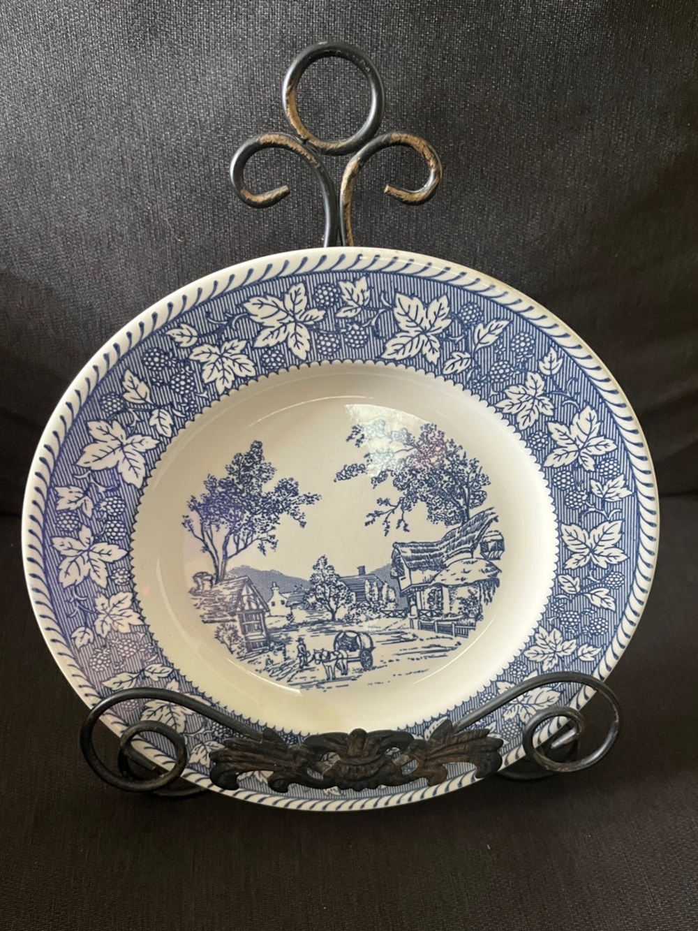 Shakespeare
Vintage blue and White Scenic Ceramic Decorative Plate with stand